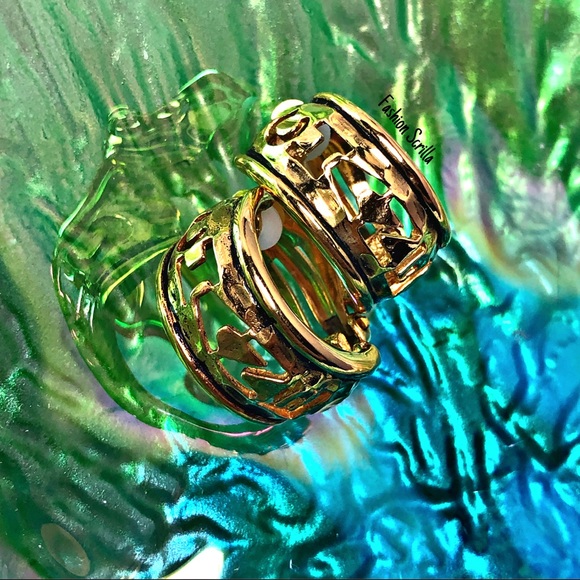 Chanel Vintage Gold Cut Out Logo Hoop Clip On Earrings - Picture 11 of 13